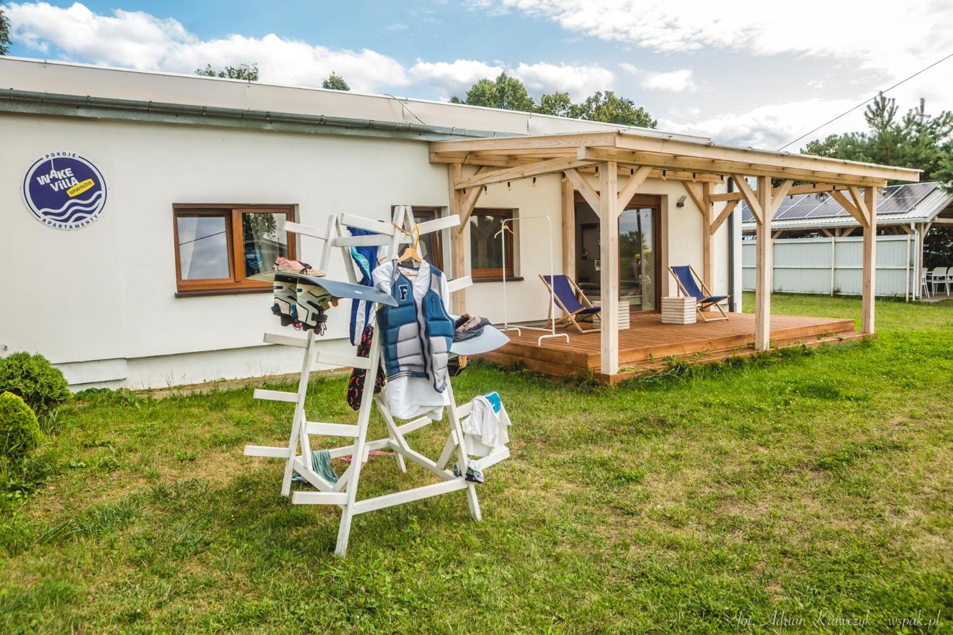 Wake Villa Brwinow Ngoại thất bức ảnh