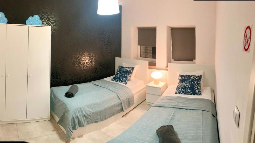 Wake Villa Brwinow Ngoại thất bức ảnh