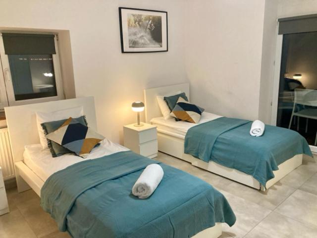 Wake Villa Brwinow Ngoại thất bức ảnh