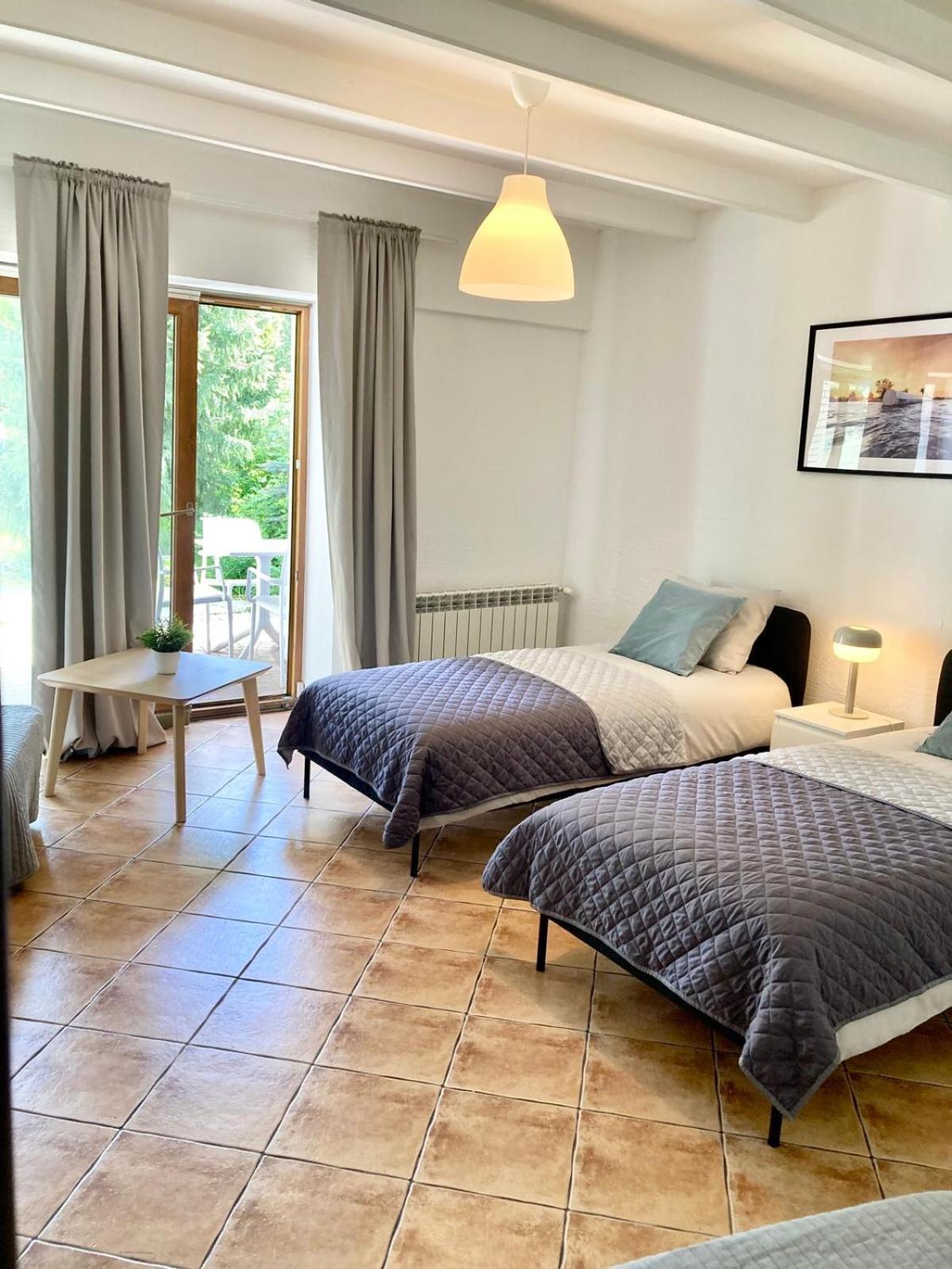 Wake Villa Brwinow Ngoại thất bức ảnh