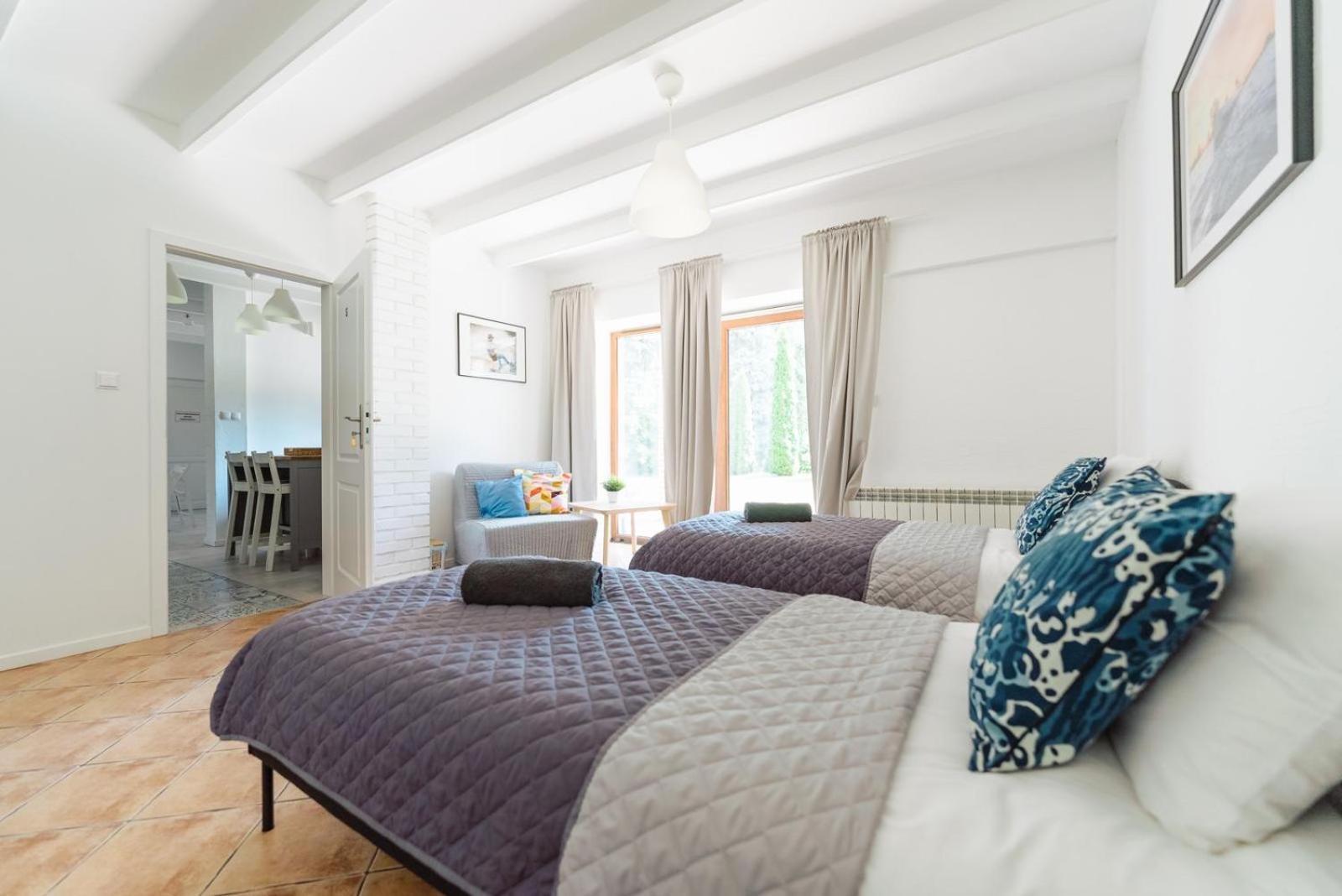 Wake Villa Brwinow Ngoại thất bức ảnh