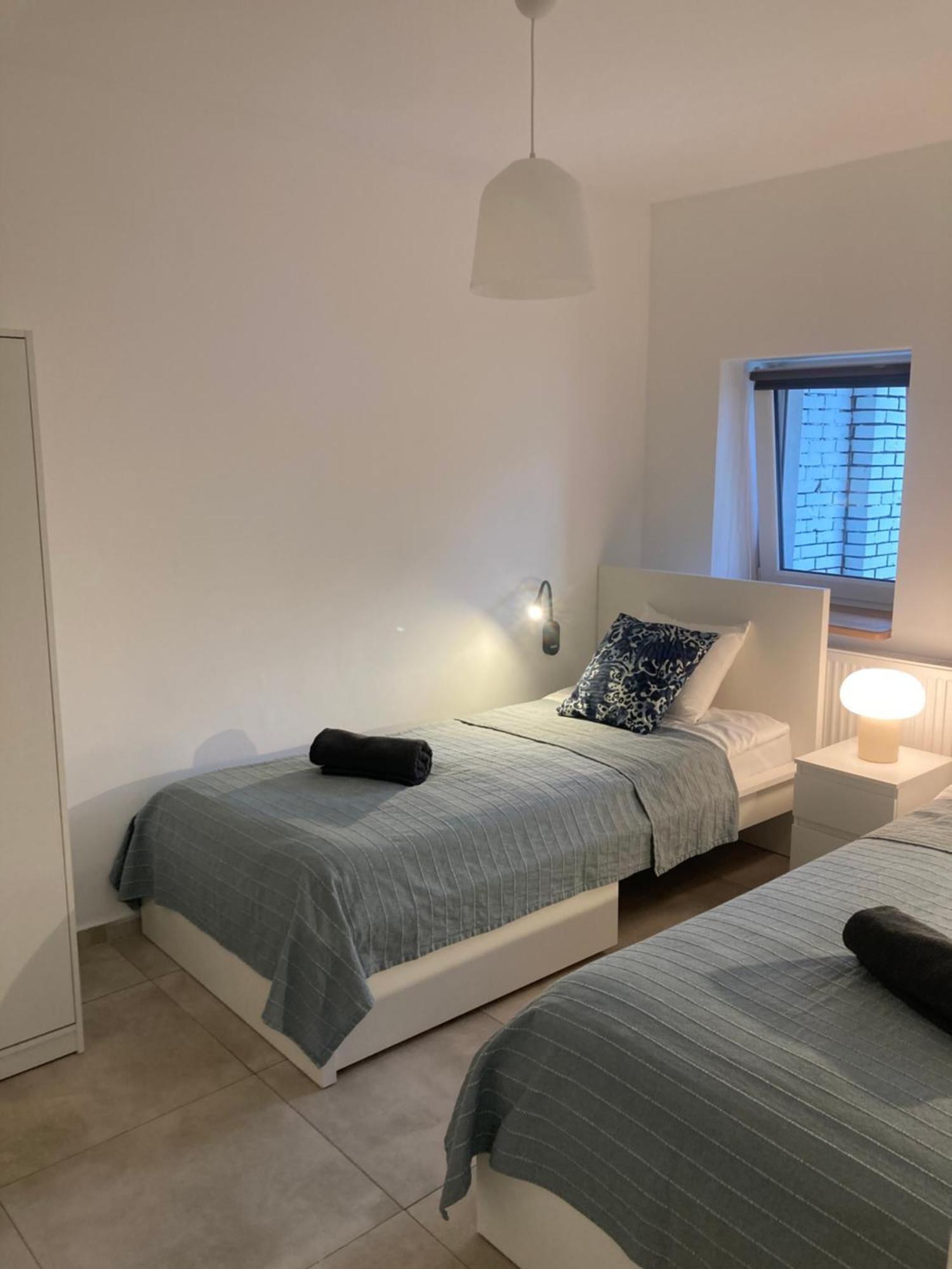 Wake Villa Brwinow Ngoại thất bức ảnh