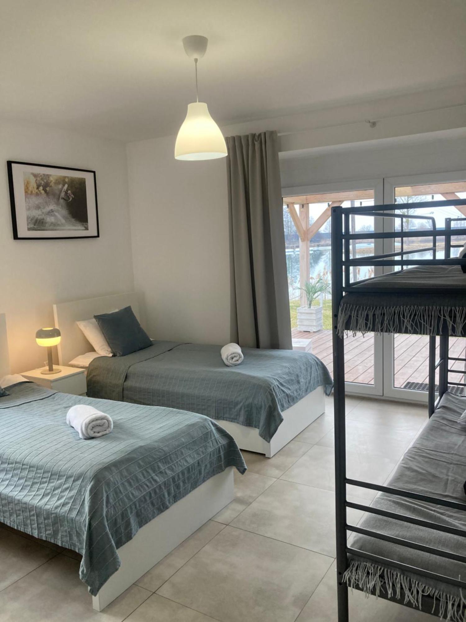 Wake Villa Brwinow Ngoại thất bức ảnh